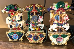 lot 42 image: Mr. Christmas Holiday Carousel
