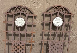 lot 206 image: Pretty Patina Garden Decor