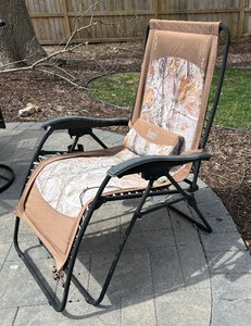 lot 210 image: Timber Ridge Lounge Chair