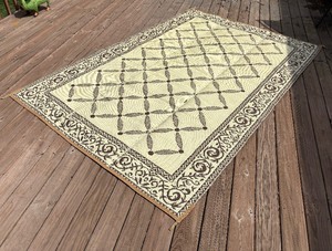 lot 209 image: Awesome Reversible Outdoor Rug