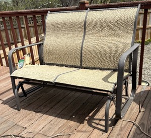 lot 207 image: Beautiful Patio Bench Gilder