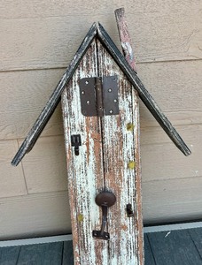 lot 221 image: Rustic Style House Figurine