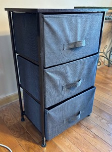 lot 226 image: Three Tier Organizational Stand