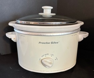 lot 237 image: Proctor-Silex and Oster Crockpots