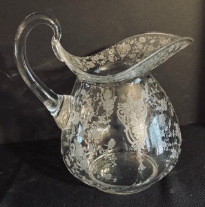 lot 252 image: Vintage Elegant Etched Glass Pitcher