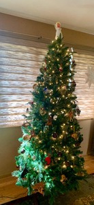lot 51 image: Pretty Christmas Tree with Lights and Ornaments