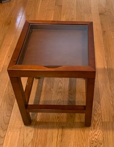 lot 55 image: Glass Topped Display End Table