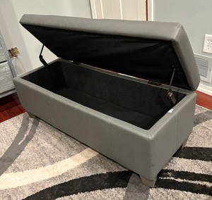 lot 15 image: Bouclair Storage Bench