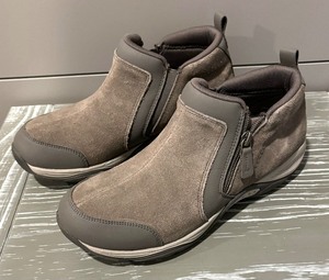 lot 108 image: Two Pairs of Easy Spirit Shoes