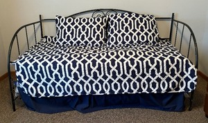 lot 17 image: Decorative Metal Framed Daybed  Trundle Bed with Bedding