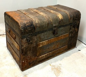 lot 143 image: Vintage Trunk