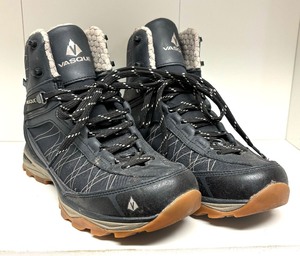 lot 148 image: Vasque Shoes