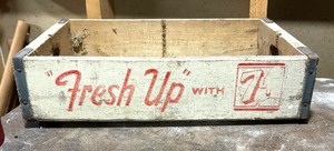 lot 286 image: Vintage Fresh Up with 7 Up Wooden Crate