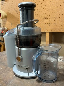 lot 295 image: Breville Juice Fountain