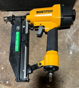 lot 332 image: Bostitch Straight Finish Nailer