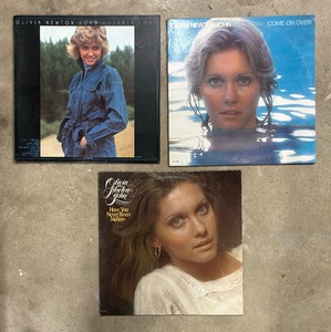 lot 335 image: 7 Olivia Newton-John Record Albums