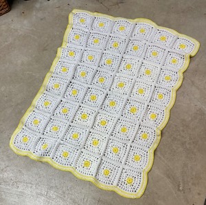 lot 129A image: Pretty White Vintage Afghan with Yellow Accents