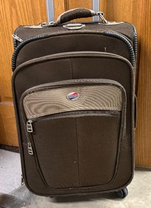 lot 418 image: American Tourister Rolling Suitcase