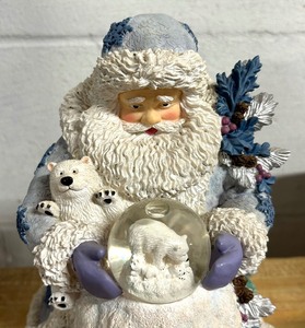 lot 419 image: Pfaltzgraff Winter Frost Musical Decor