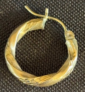 lot 426 image: 14k Gold Hoop Earrings