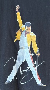 lot 429 image: Freddy Mercury T-shirt