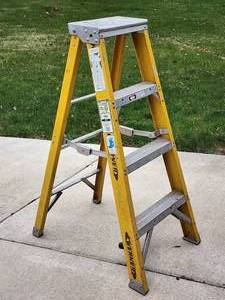 lot 438 image: Werner 4 ft Yellow Fiberglass Ladder