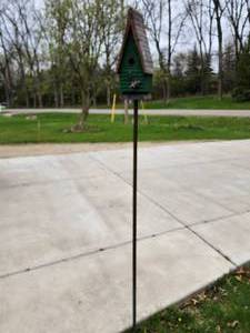 lot 440 image: Outdoor Decorative Bird House Yard