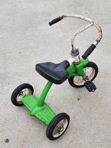 lot 441 image: Vintage Green Tricycle
