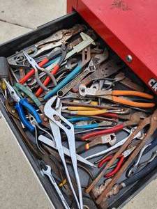 lot 434 image: Craftsman Rolling Tool Chest with Contents