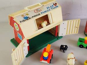 lot 450 image: Vintage Fisher Price Family Play Farm with Accessories