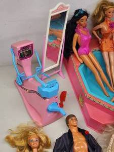 lot 453 image: Assorted Barbie Dolls with Accessories