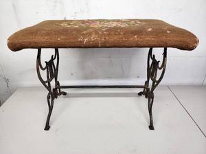 lot 460 image: Vintage Cast Iron Piano Stool