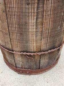 lot 470 image: Vintage Wooden Barrel Yard Decor