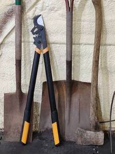 lot 479 image: Assorted Yard Tools