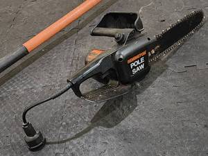 lot 491 image: Remmington Electric Pole Saw Tree Trimmer