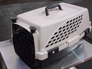 lot 481 image: Small Pet Carrier