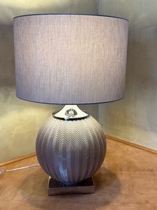 lot 21 image: Beautiful Glass Sphere Decorative Table Lamp