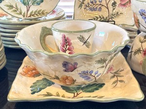 lot 29 image: Beautiful Dish Set by Bloom