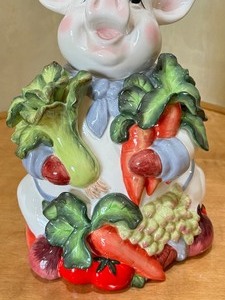 lot 31 image: Decorative Spring Collection, by Corner Ruby Ceramic Pig Figurine