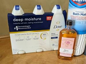 lot 212 image: Assorted New Bathroom Essentials