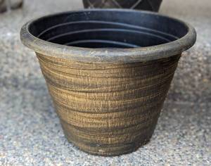 lot 144 image: Gold Brown Plastic Planters