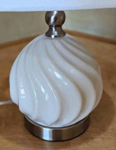 lot 194 image: Small White Ceramic Table Lamp