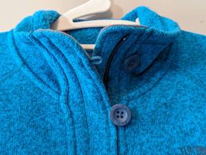 lot 104 image: Womens North Face Blue Zip Up