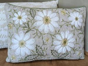lot 112 image: Three Decorative Accent Pillows