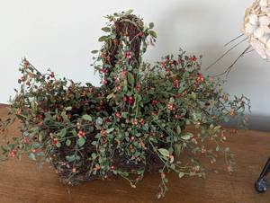 lot 118 image: FAUX Floral Basket and Arrangements
