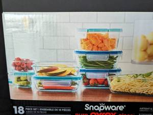 lot 77 image: New Pyrex Snapware Glass Containers
