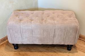 lot 82 image: Tufted PinkTaupe Upholstered Bench