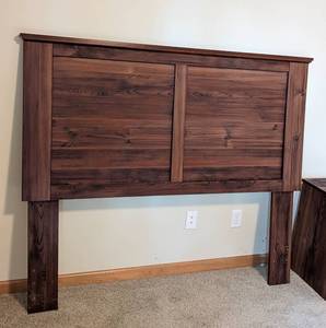 lot 4 image: Livingston Queen Headboard and Nightstand