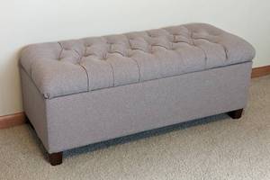lot 51 image: Neutral Tufted Storage Bench