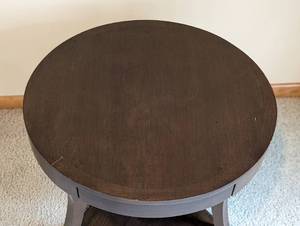 lot 64 image: Round Mahogany Wood Accent Table